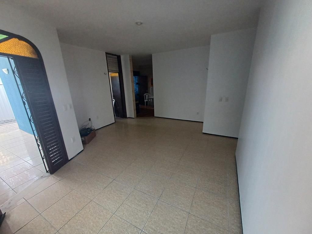 Casa para alugar com 4 quartos, 220m² - Foto 3