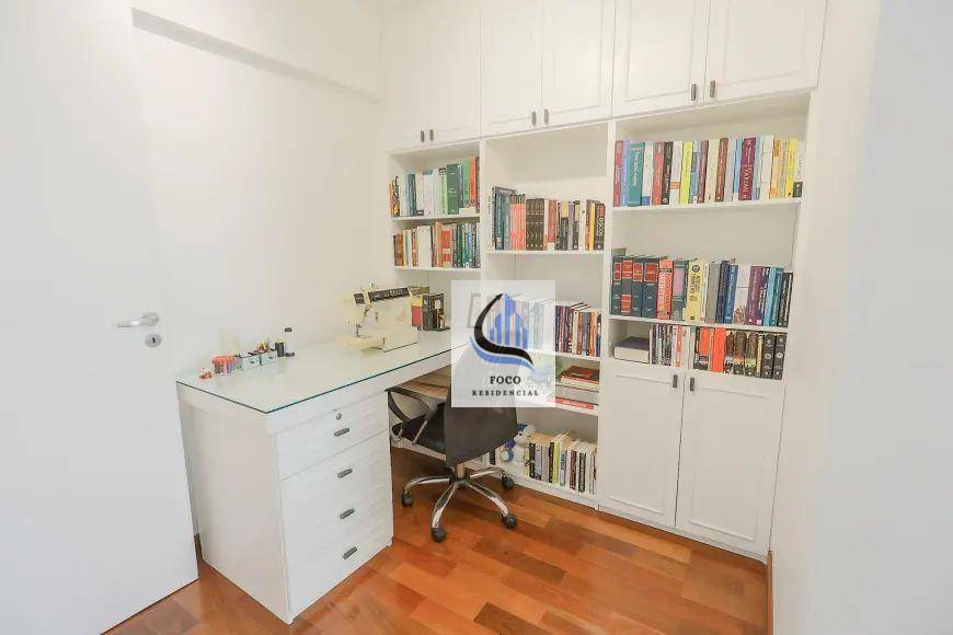 Apartamento à venda com 3 quartos, 227m² - Foto 2