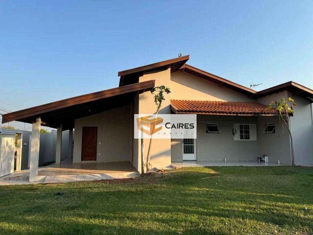 Casa para alugar com 3 quartos, 168m² - Foto 1