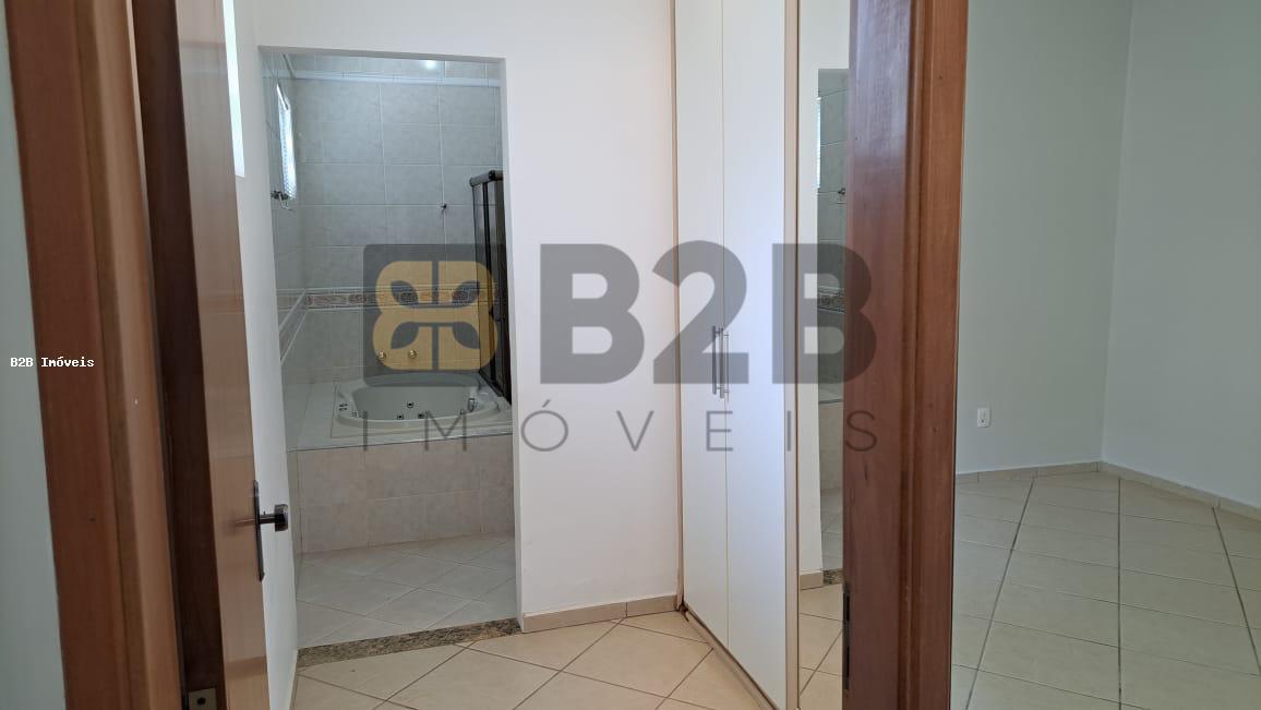 Casa à venda com 3 quartos, 240m² - Foto 10