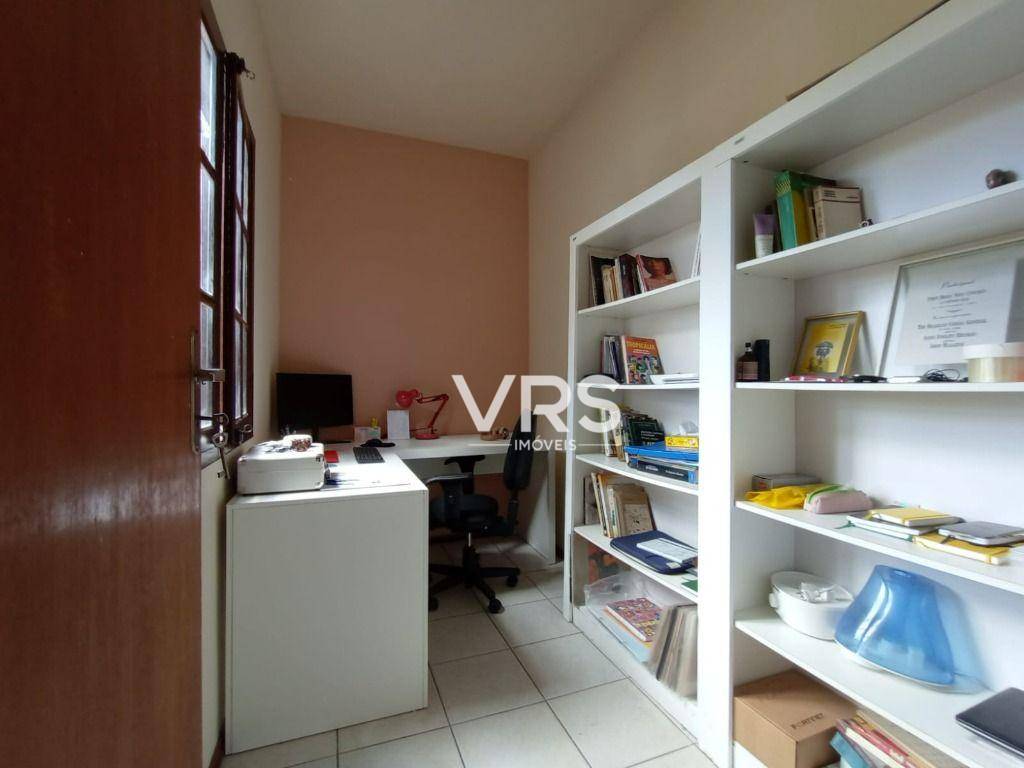 Casa à venda com 3 quartos, 229m² - Foto 18