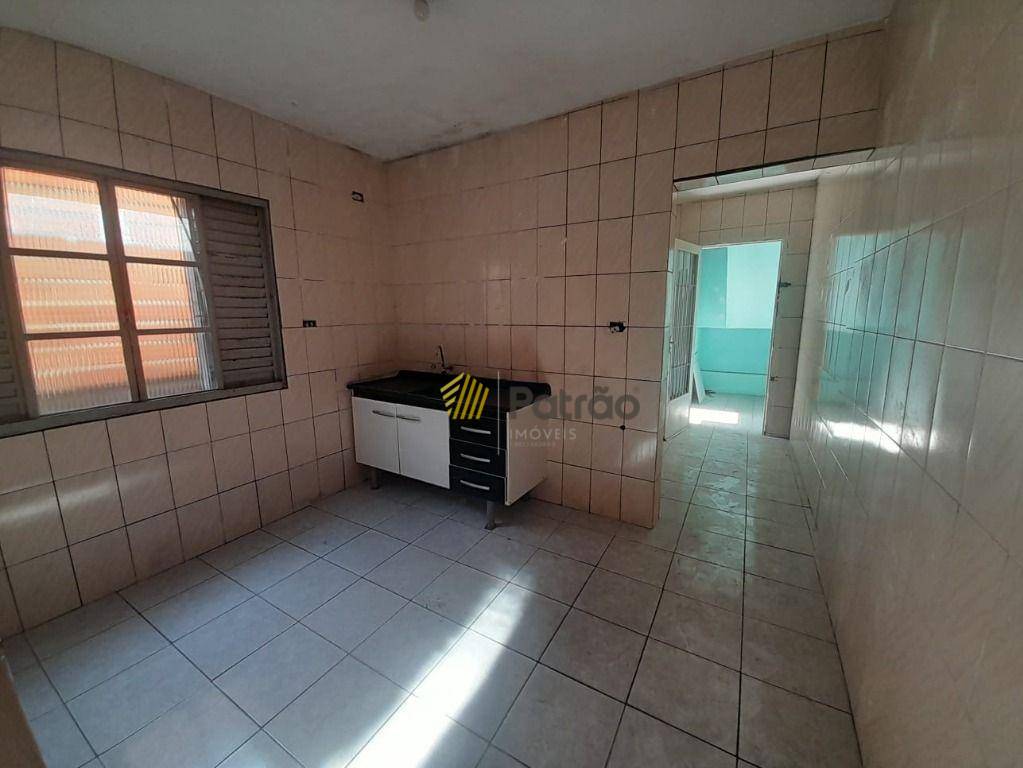 Casa para alugar com 2 quartos, 65m² - Foto 10