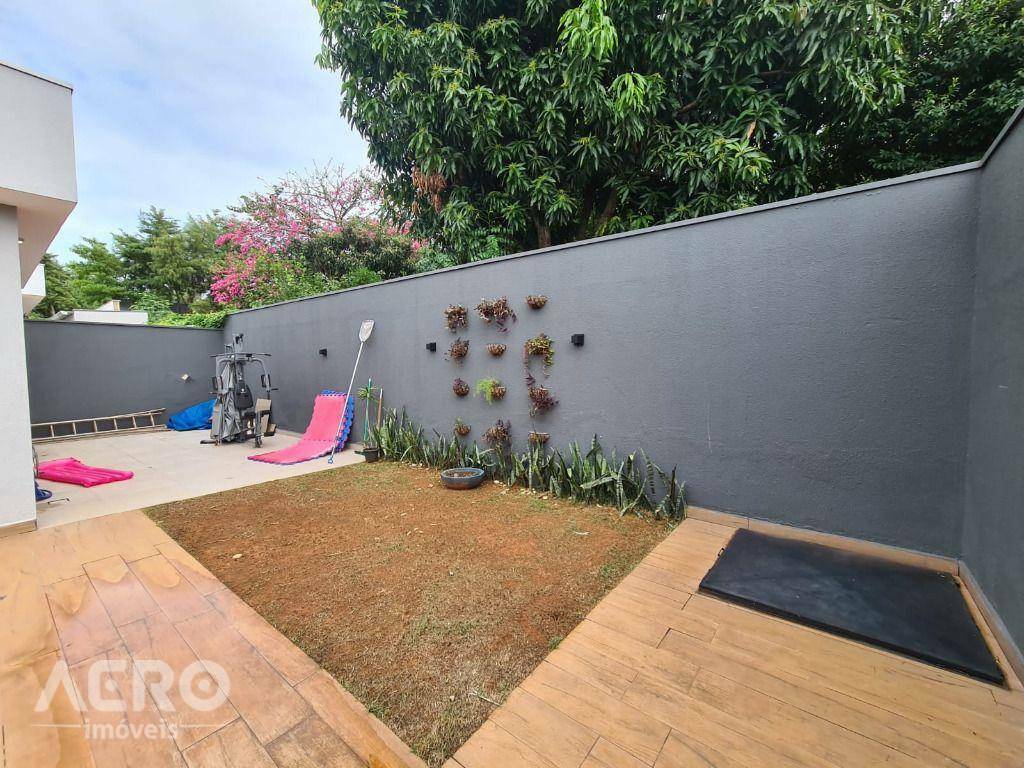 Casa de Condomínio à venda com 3 quartos, 216m² - Foto 35