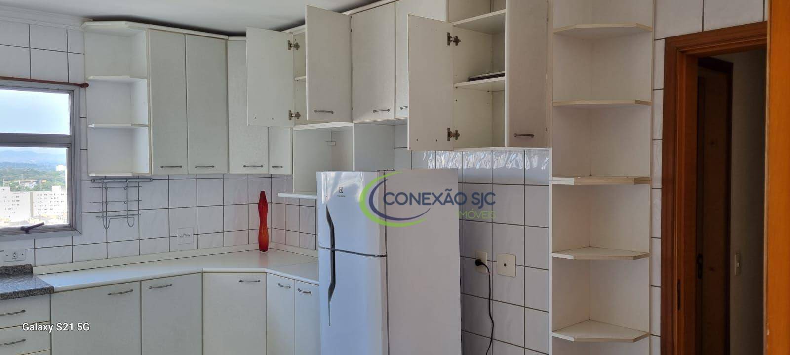 Apartamento à venda com 3 quartos, 102m² - Foto 2