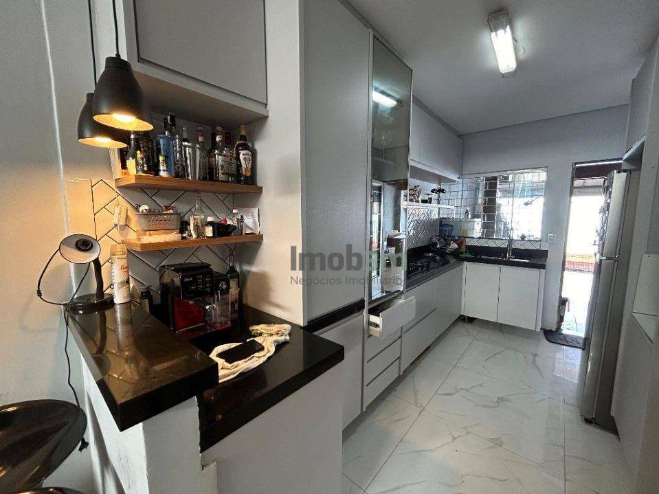 Casa à venda com 3 quartos, 120m² - Foto 4