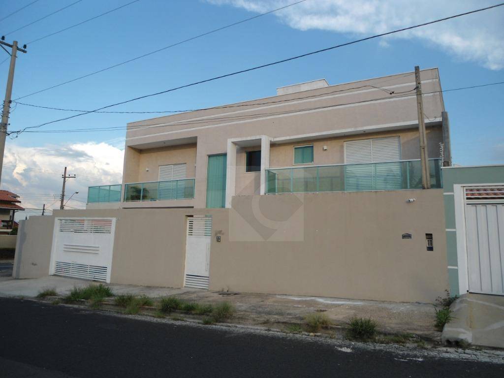 Casa à venda com 4 quartos, 250m² - Foto 1