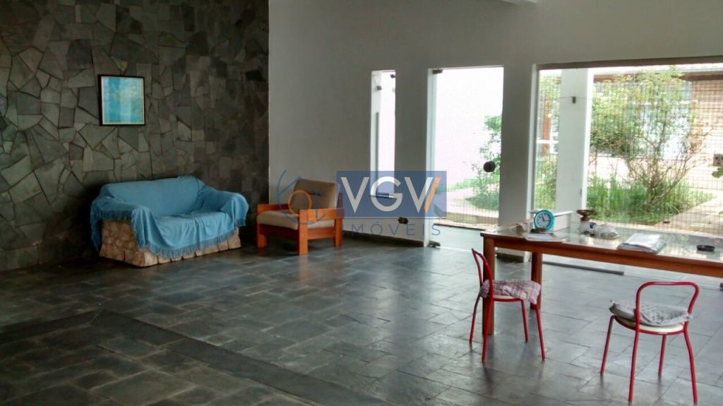 Casa à venda e aluguel com 7 quartos, 404m² - Foto 2