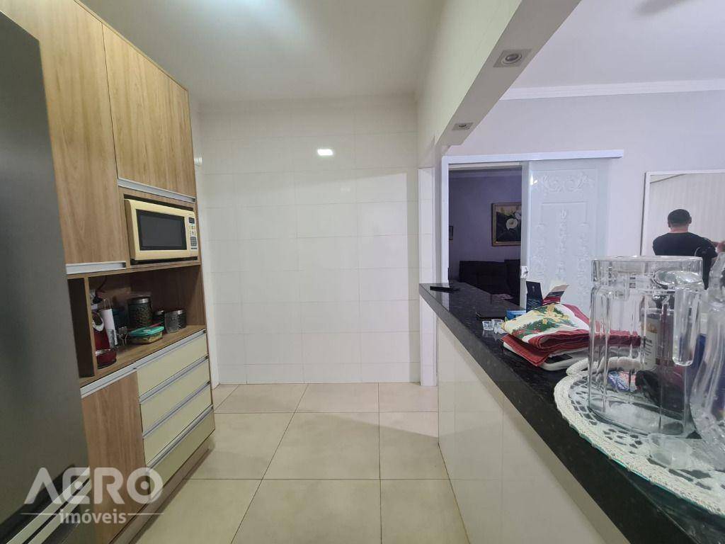 Casa à venda com 3 quartos, 248m² - Foto 23