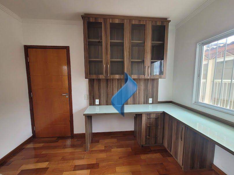 Casa à venda e aluguel com 3 quartos, 277m² - Foto 15