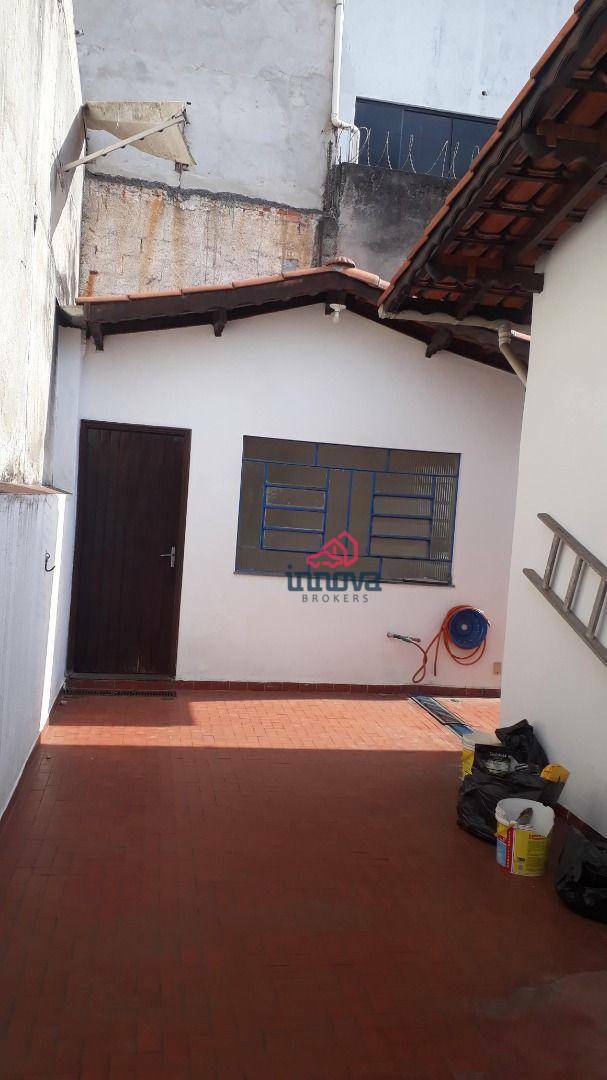 Sobrado à venda com 3 quartos, 276m² - Foto 1