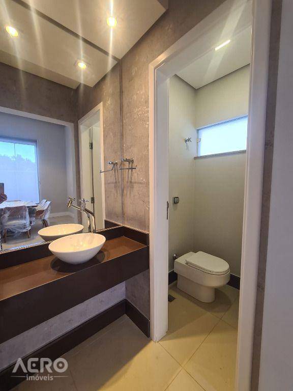Casa de Condomínio à venda com 3 quartos, 240m² - Foto 2