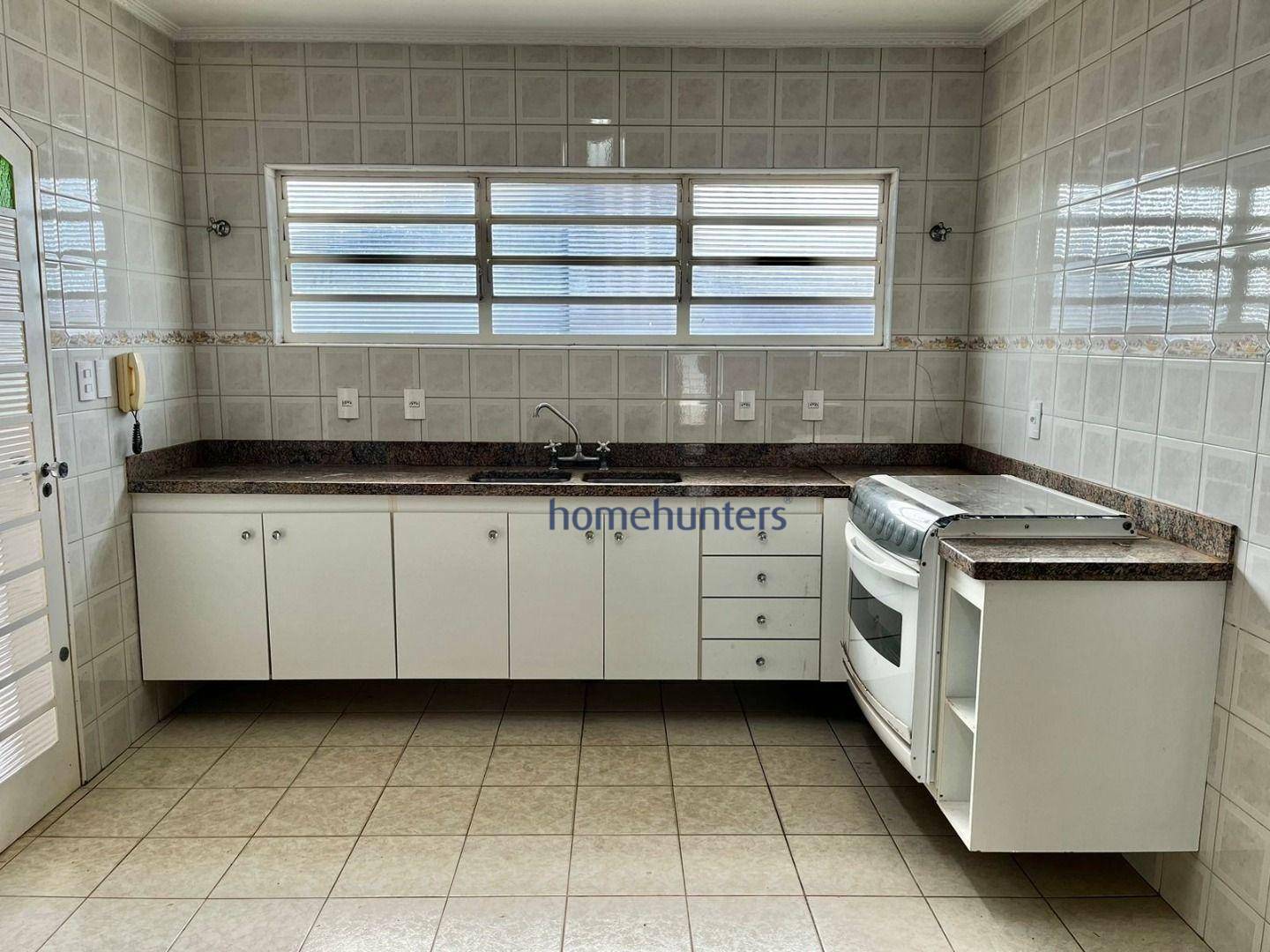 Casa para alugar com 5 quartos, 328m² - Foto 10