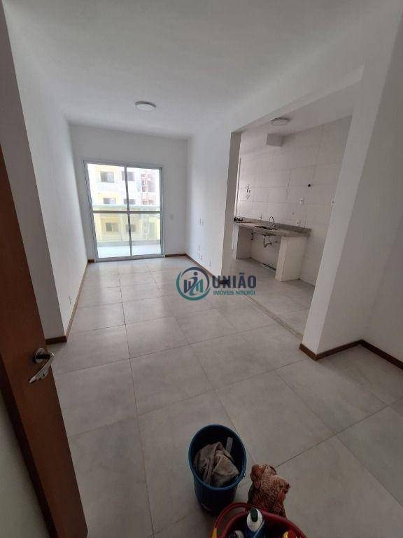 Apartamento à venda com 2 quartos, 63m² - Foto 4