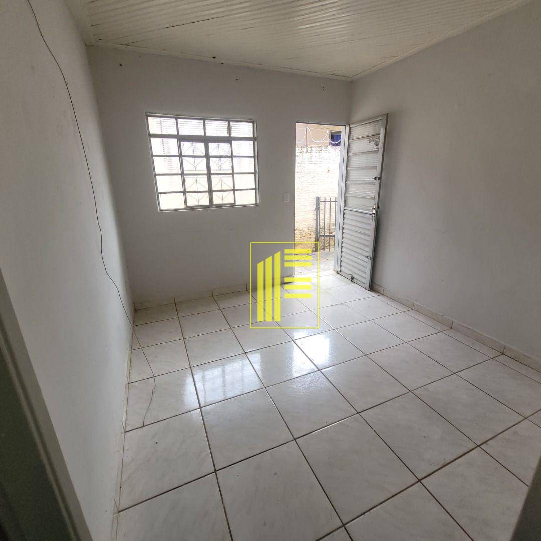 Casa para alugar com 2 quartos, 50m² - Foto 3