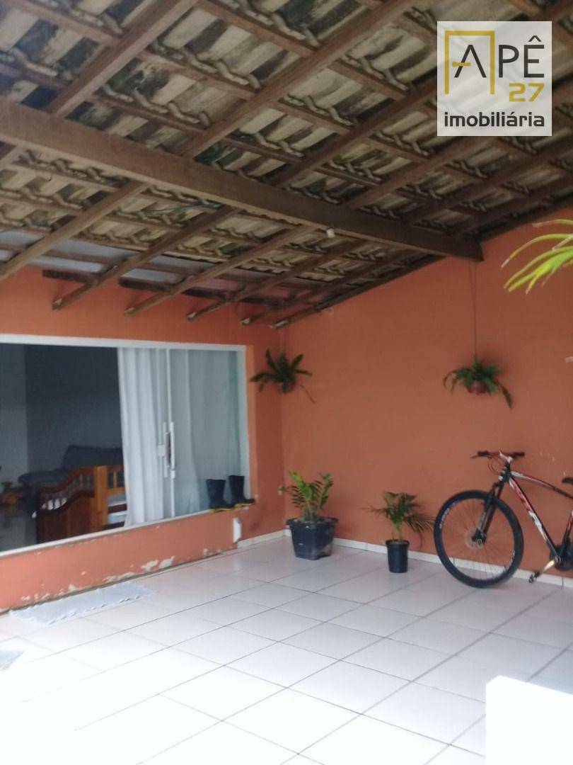 Casa à venda com 2 quartos, 180m² - Foto 1