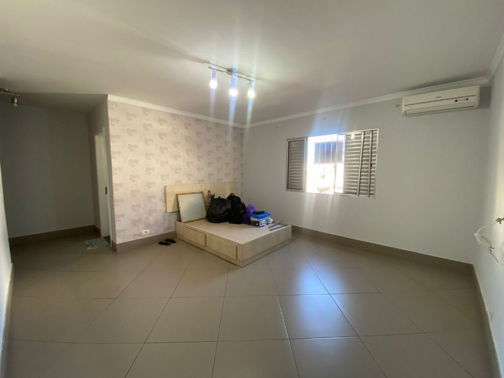 Sobrado à venda e aluguel com 3 quartos, 244m² - Foto 2