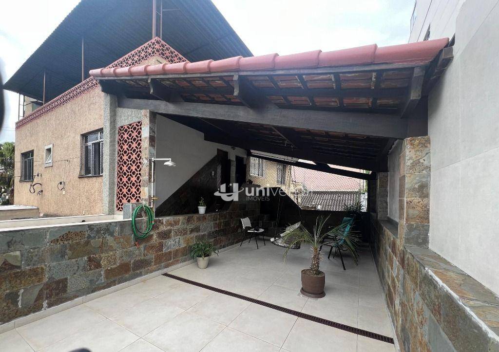 Sobrado, 3 quartos, 248 m² - Foto 2