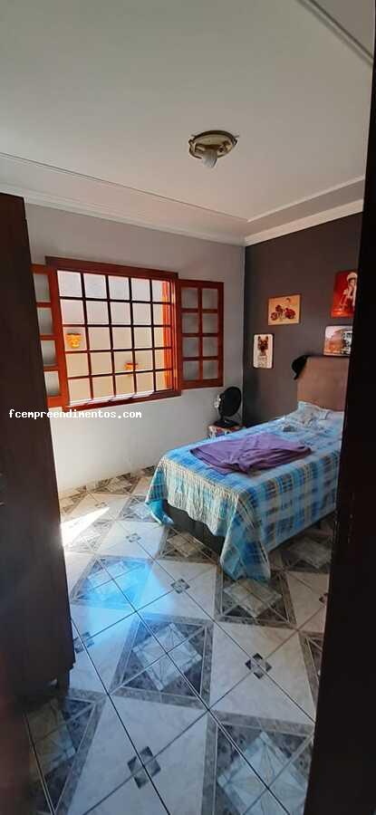 Casa à venda com 3 quartos, 218m² - Foto 25