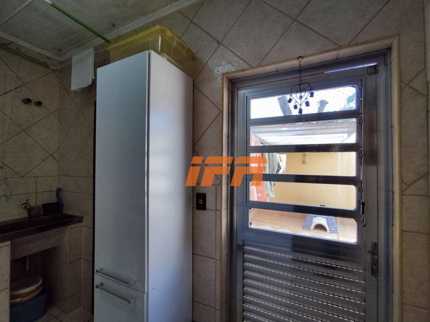 Sobrado à venda com 4 quartos, 300m² - Foto 59