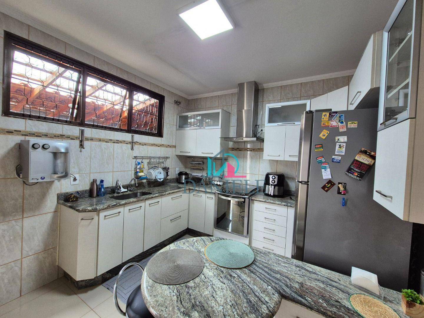 Casa à venda com 3 quartos, 209m² - Foto 6