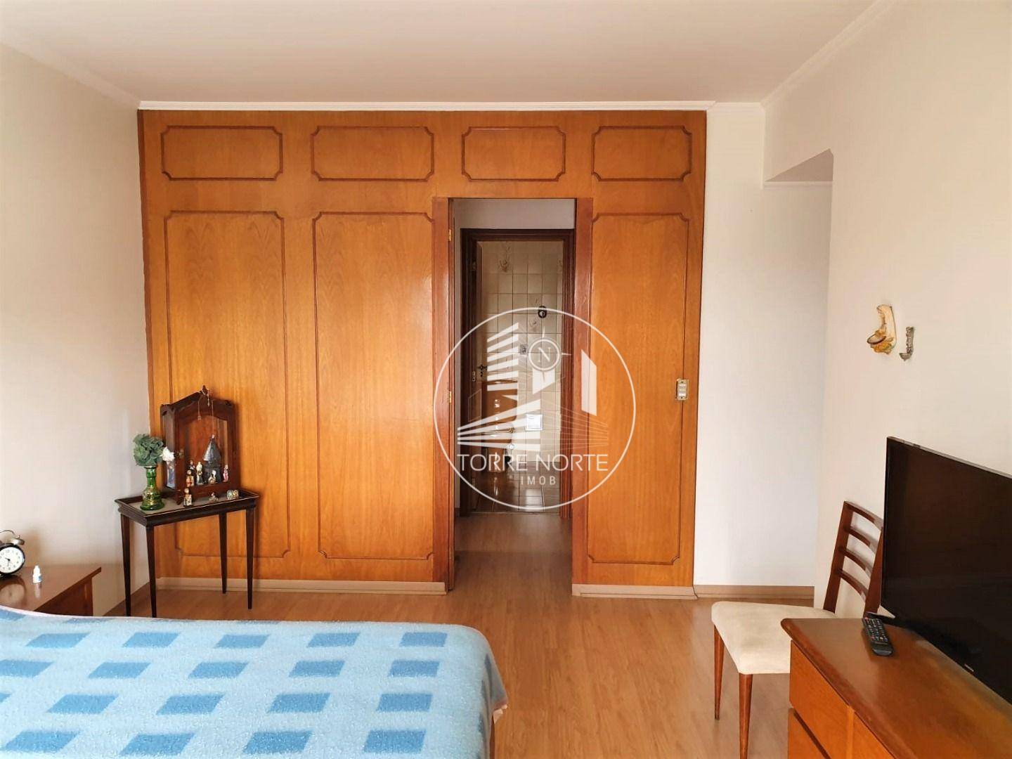 Apartamento à venda com 3 quartos, 240m² - Foto 17