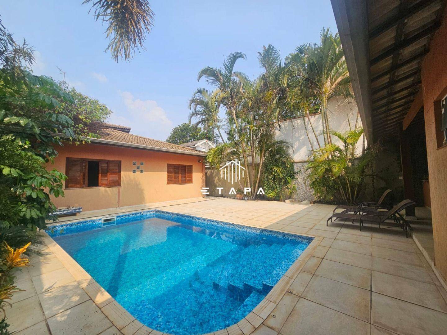 Casa à venda com 4 quartos, 330m² - Foto 1