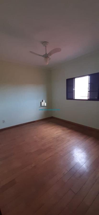 Casa para alugar com 3 quartos, 240m² - Foto 14