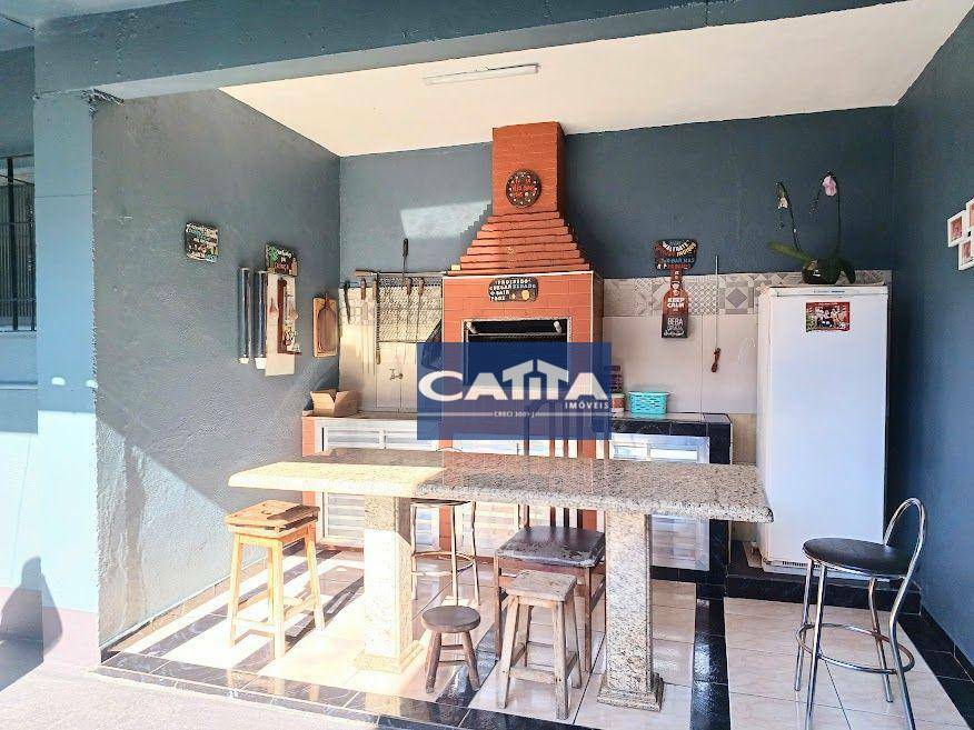 Casa à venda com 3 quartos, 215m² - Foto 1