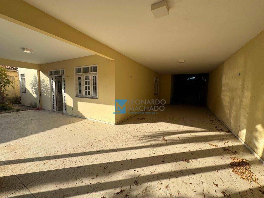 Casa à venda com 4 quartos, 250m² - Foto 13