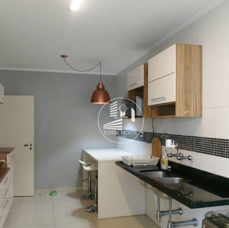 Apartamento à venda com 3 quartos, 153m² - Foto 2