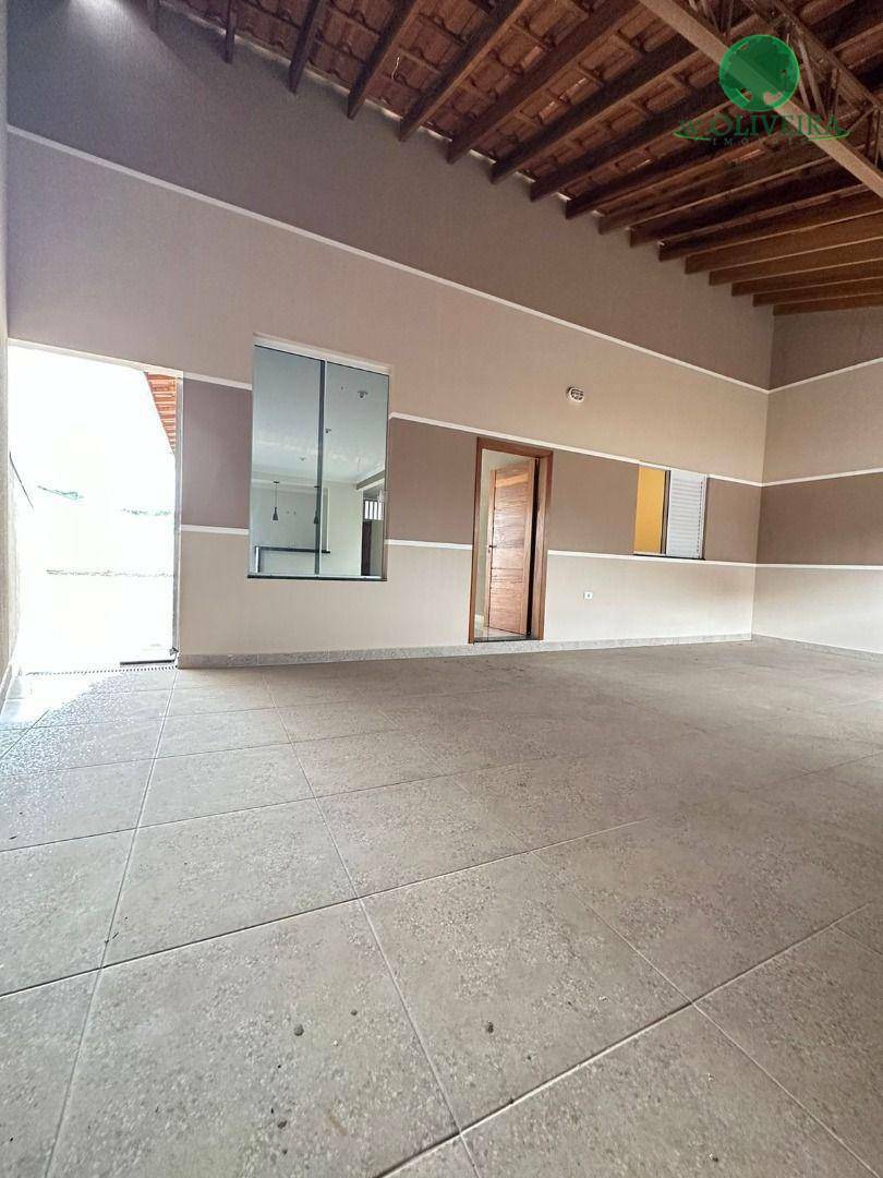 Casa à venda com 3 quartos, 110m² - Foto 1