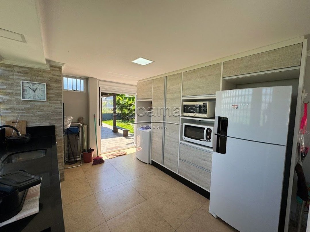 Casa à venda com 4 quartos, 155m² - Foto 9