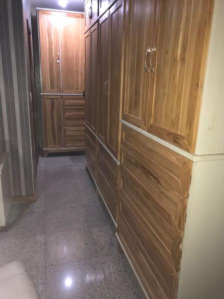 Apartamento à venda com 3 quartos, 180m² - Foto 4