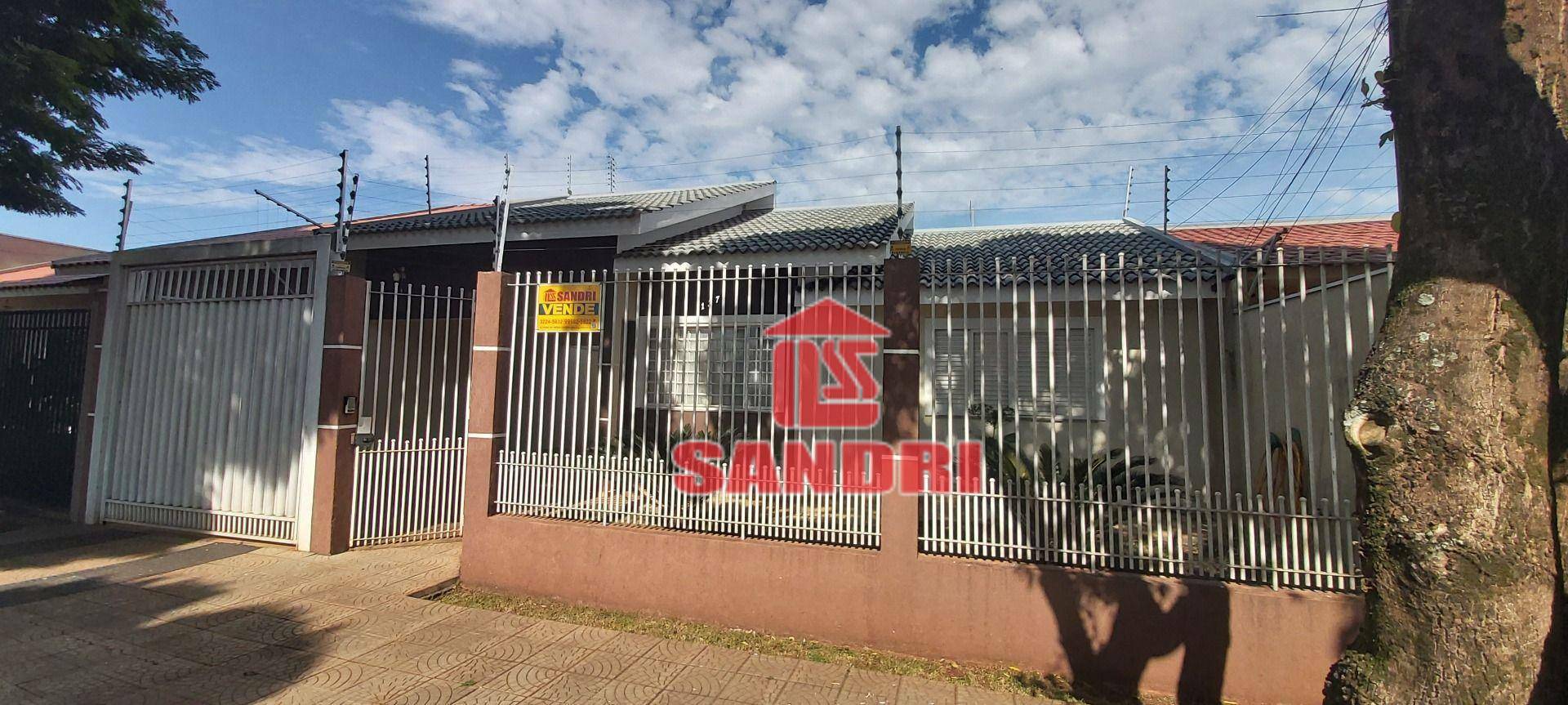 Casa à venda e aluguel com 4 quartos, 205m² - Foto 1