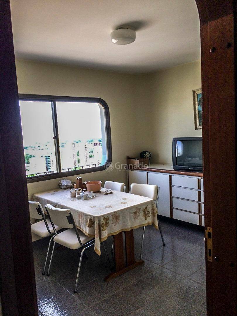 Apartamento à venda com 4 quartos, 210m² - Foto 11