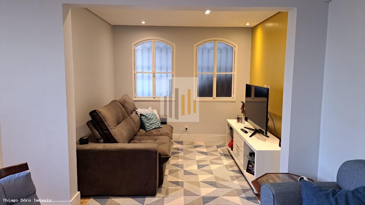 Sobrado à venda com 3 quartos, 250m² - Foto 1