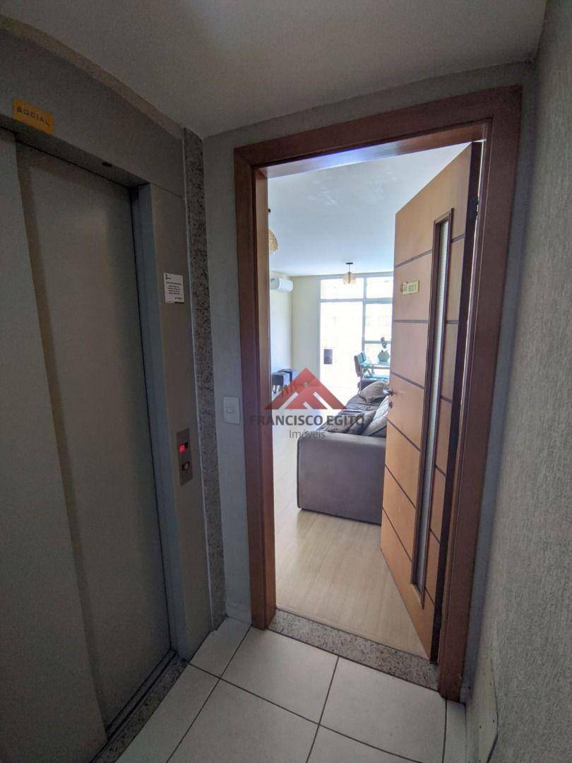 Apartamento à venda com 2 quartos, 70m² - Foto 2