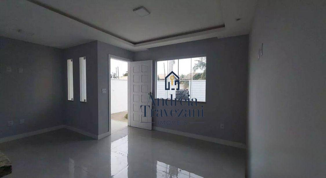Casa à venda com 2 quartos, 66m² - Foto 4