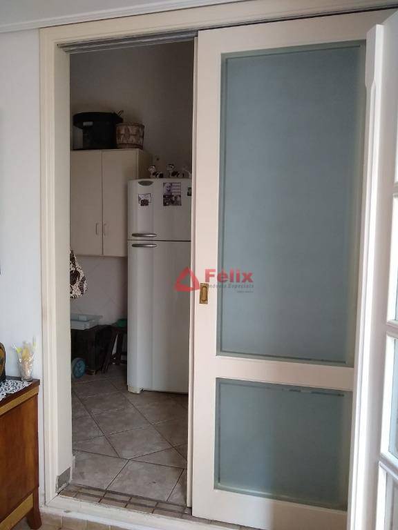 Casa à venda com 3 quartos, 210m² - Foto 16