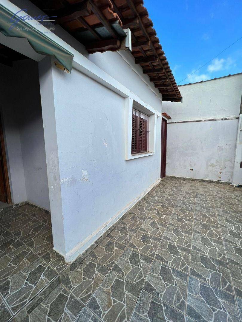 Casa à venda com 4 quartos, 190m² - Foto 1