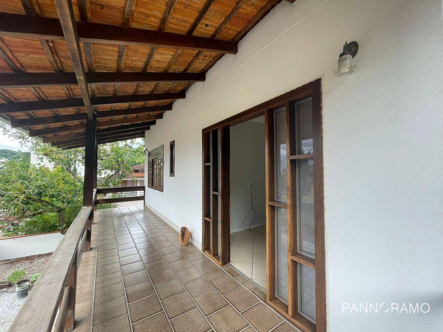 Casa para alugar com 3 quartos, 240m² - Foto 19