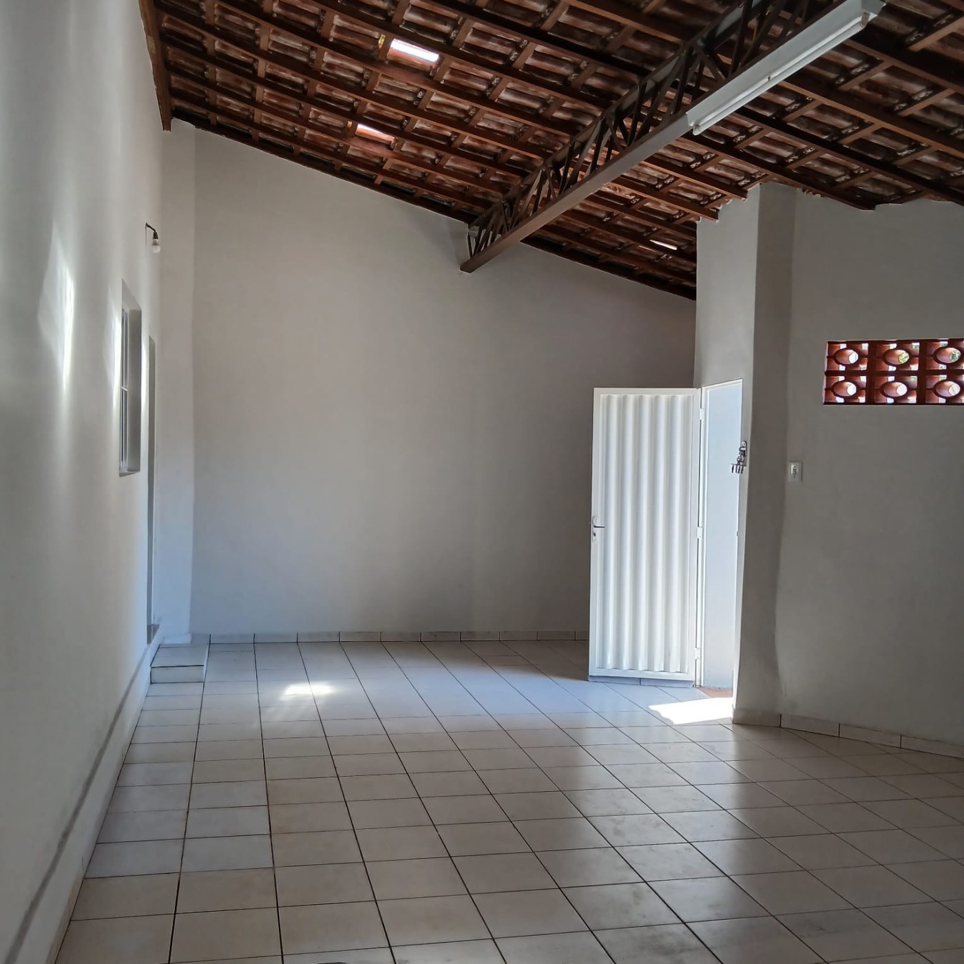 Casa à venda com 2 quartos, 300m² - Foto 6