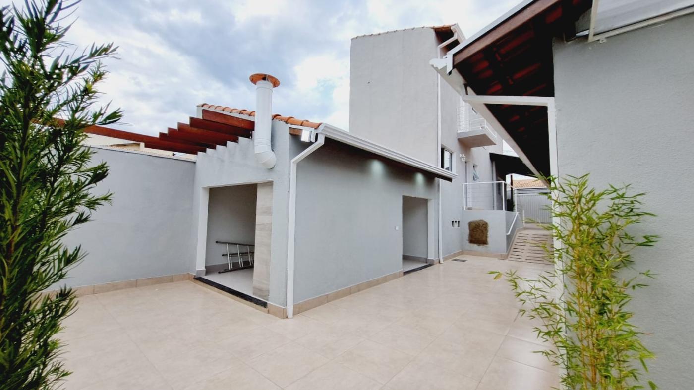 Casa à venda com 3 quartos, 187m² - Foto 1