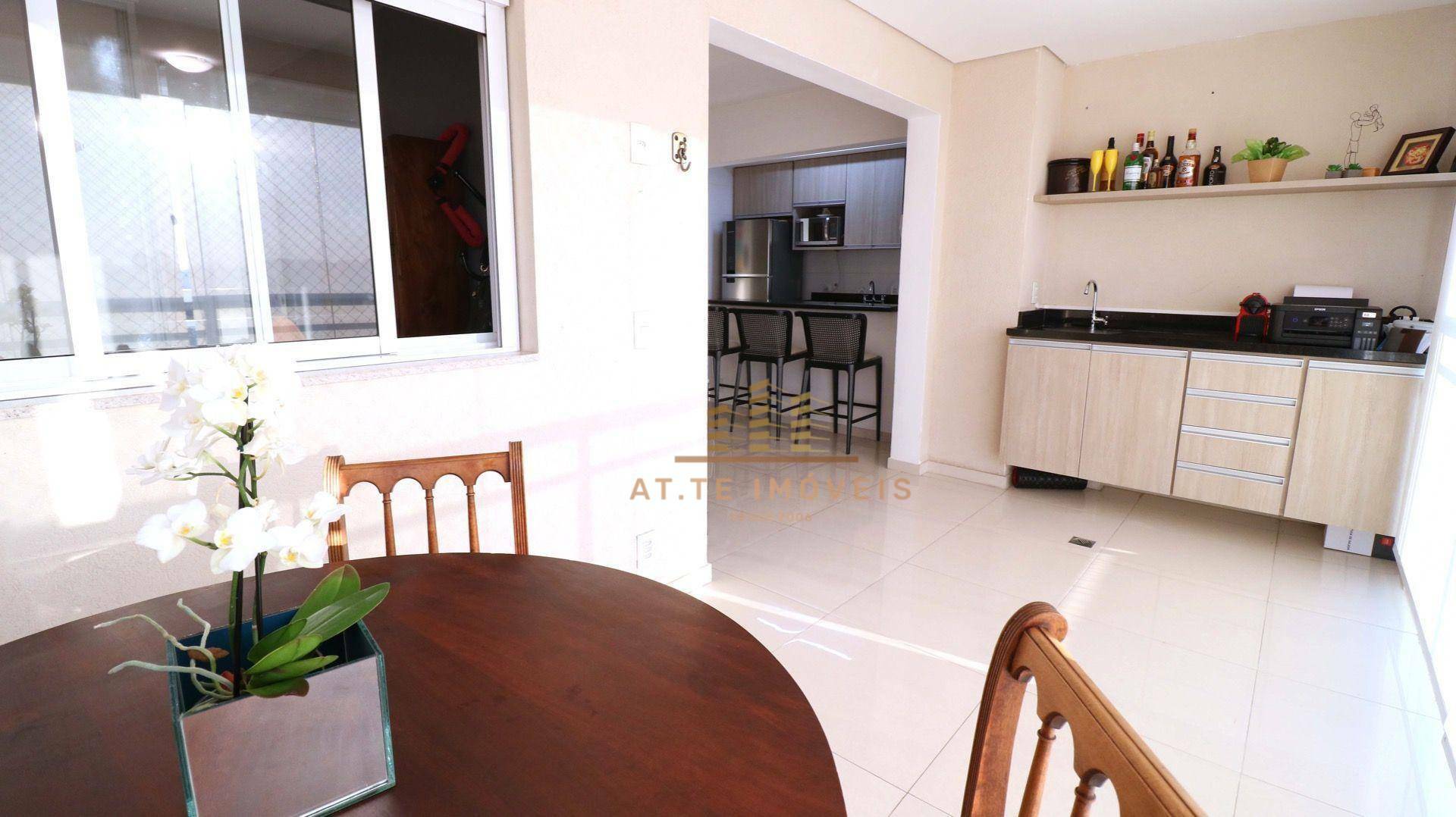 Apartamento à venda com 2 quartos, 77m² - Foto 1