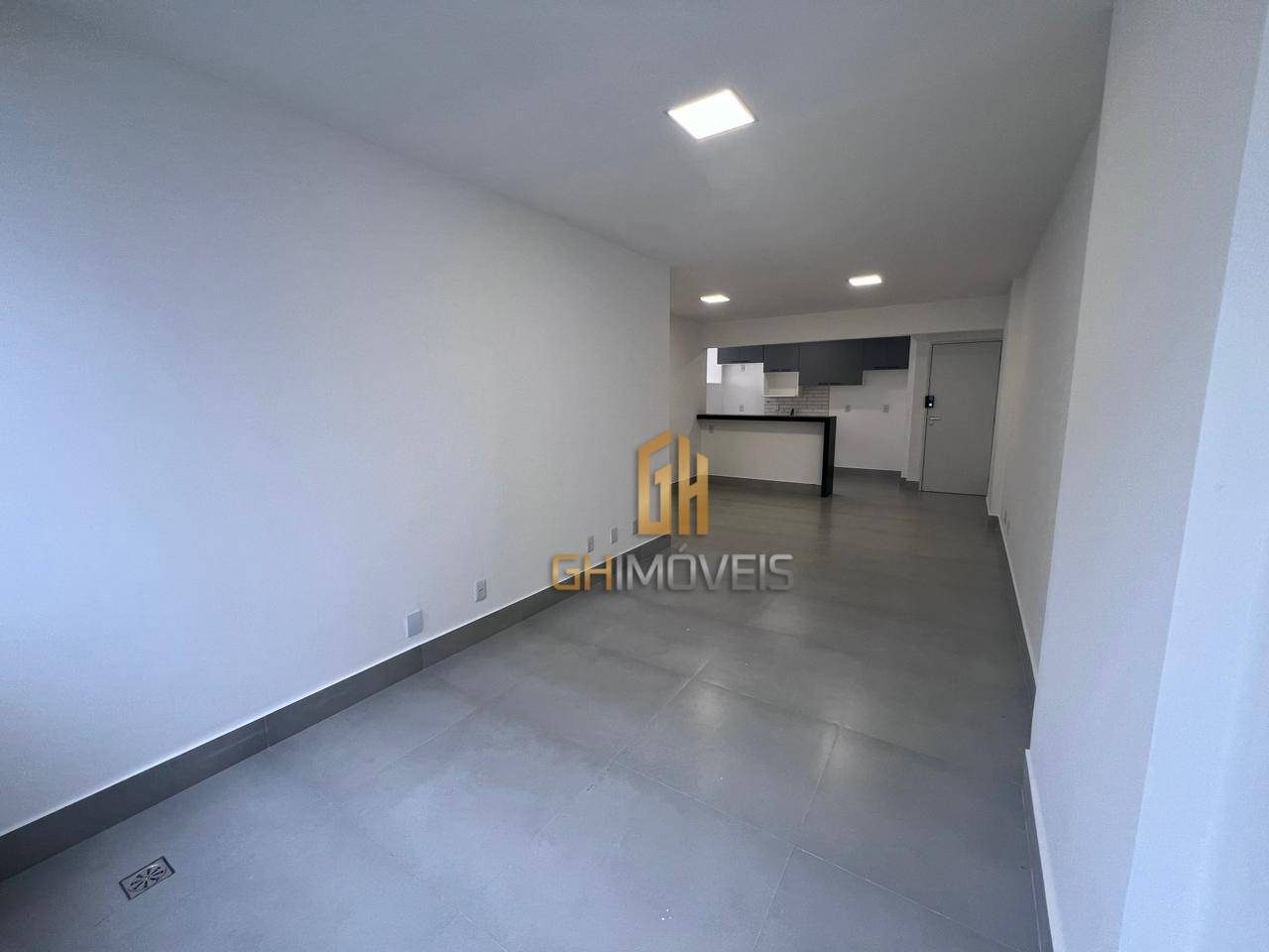 Apartamento à venda com 3 quartos, 77m² - Foto 2