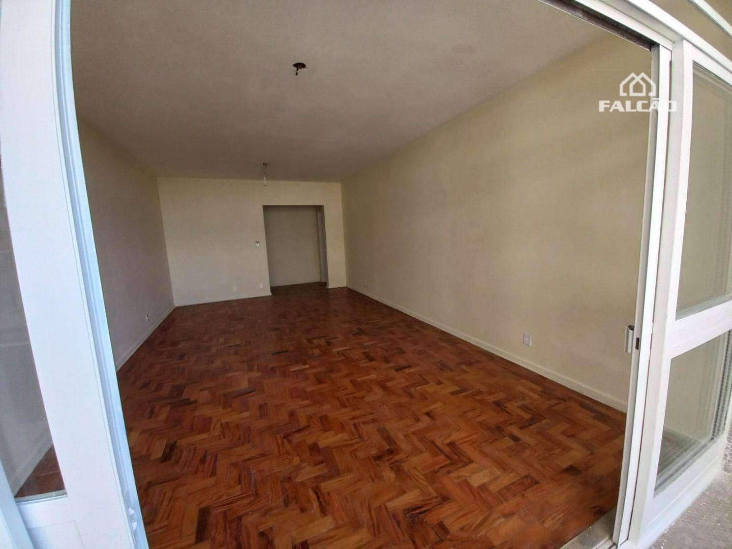 Apartamento à venda com 3 quartos, 150m² - Foto 4