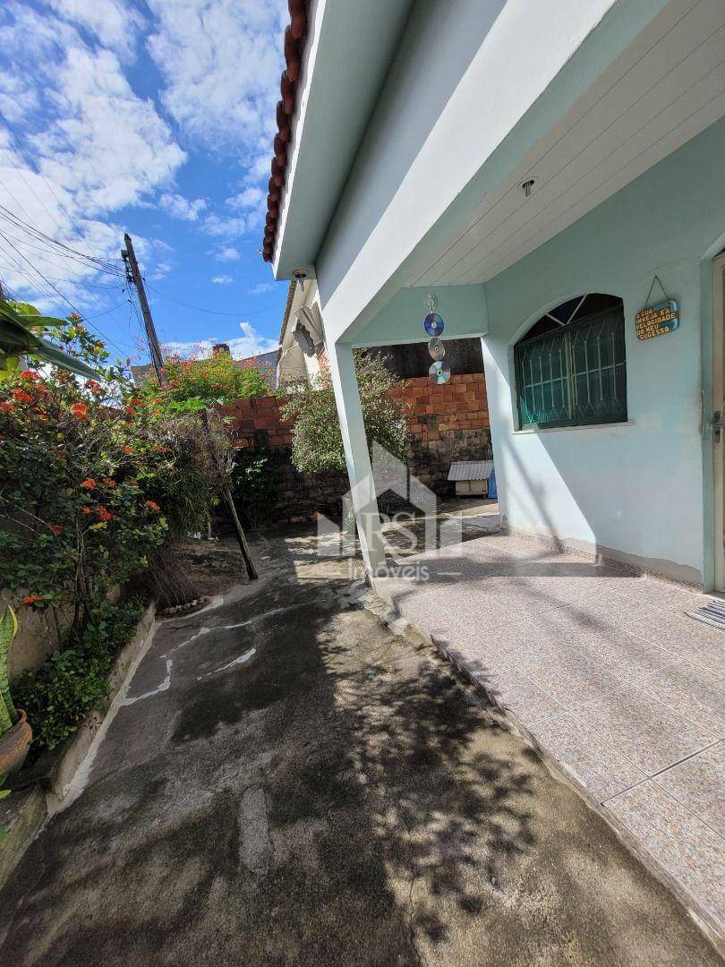 Casa à venda com 3 quartos, 60m² - Foto 2