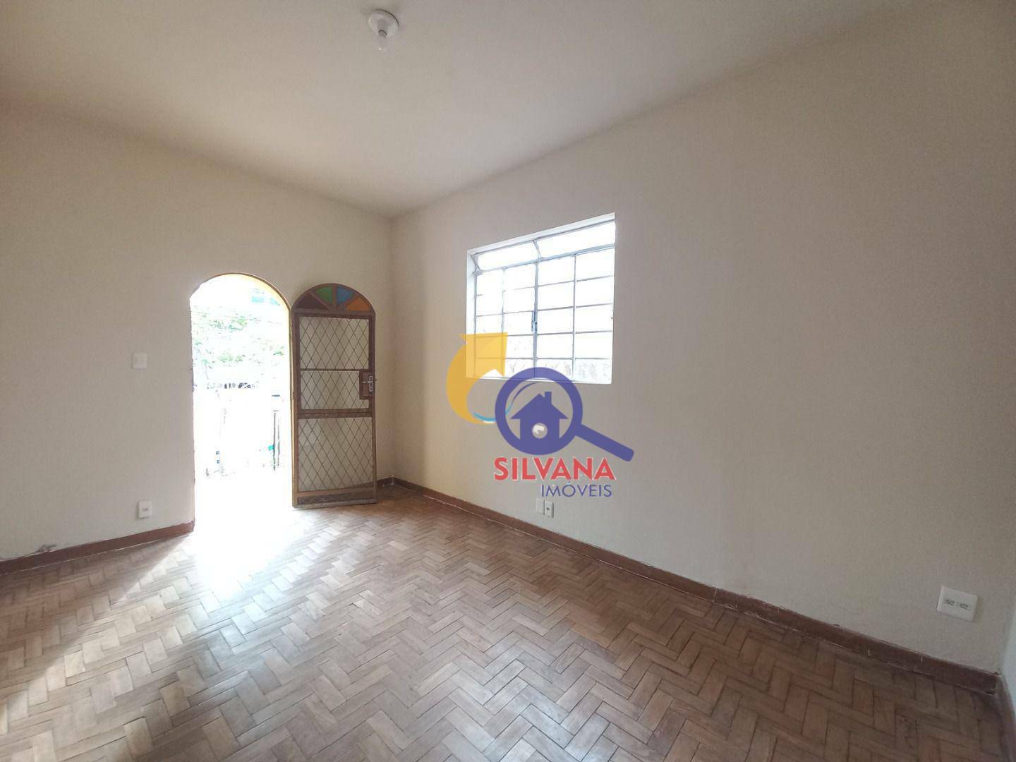 Casa para alugar com 3 quartos, 170m² - Foto 1