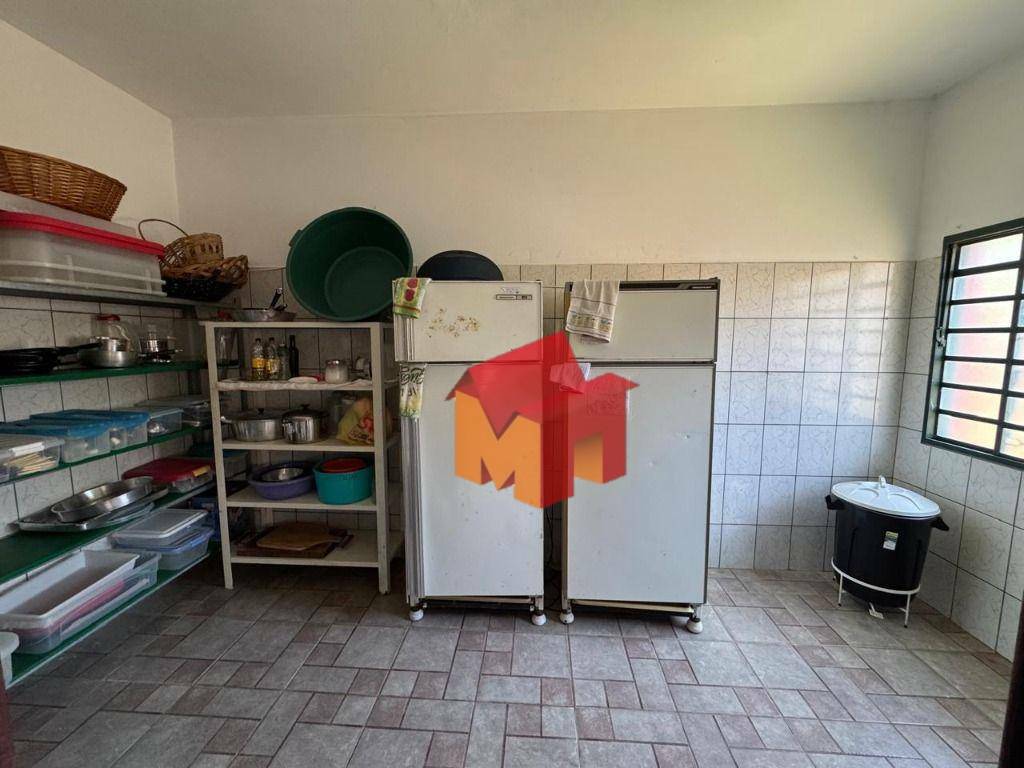 Chácara à venda com 4 quartos, 350m² - Foto 11