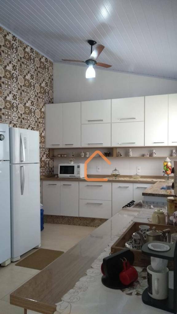 Casa à venda com 3 quartos, 136m² - Foto 2